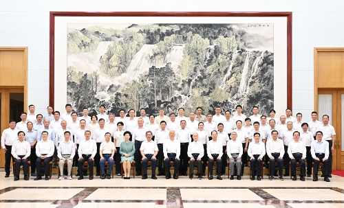 8月3日，受習近平總書記委托，中共中央政治局常委、中央書記處書記蔡奇在北戴河看望暑期休假專家，代表黨中央、國務院向全國各條戰線、各個領域的廣大專家人才致以誠摯問候。