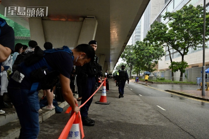 警方在現場維持秩序。