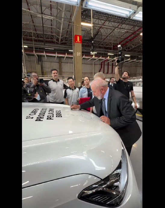 圖為盧拉16日在其社交平臺發布的視頻截圖 圖為盧拉16日在其社交平臺發布的視頻截圖