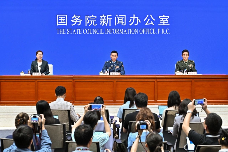 8月20日，國務院新聞辦公室在北京舉行新聞發布會，閱兵領導小組辦公室副主任、中央軍委聯合參謀部作戰局少將副局長吳澤棵，中國人民解放軍中部戰區閱兵指揮機構辦公室常務副主任、政治工作部少將副主任徐貴忠介紹閱兵準備工作有關情況，并答記者問。