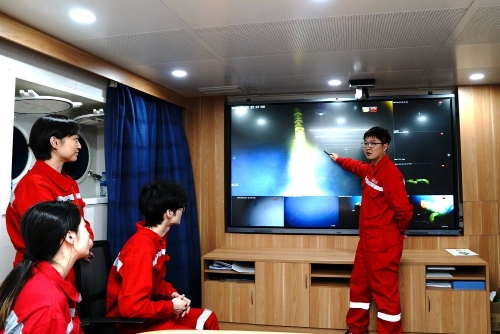 考察隊員 考察隊員