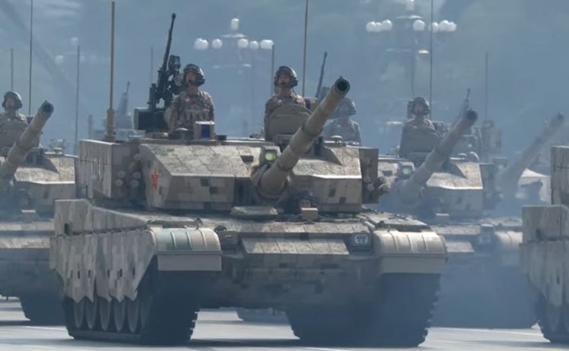 新一代裝甲裝備99B、100坦克亮相