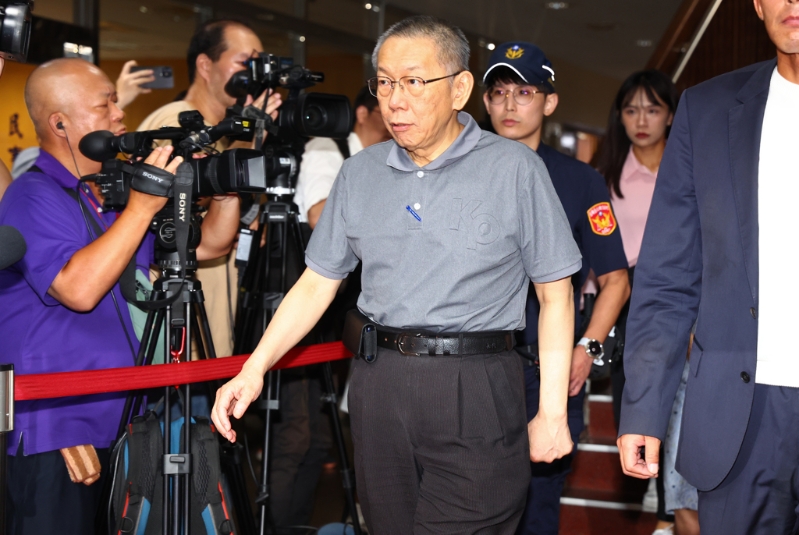 遭疑“適時”公布民調挺柯文哲？