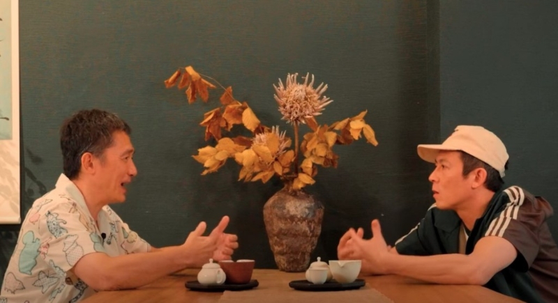 梁朝偉以最真實狀態、有不少白頭發的狀態下，接受陳冠希訪問。