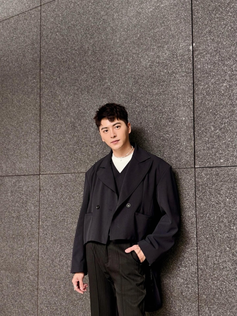 黃新皓在內地發展時，曾接拍騰訊、浙江衛視的古裝劇。