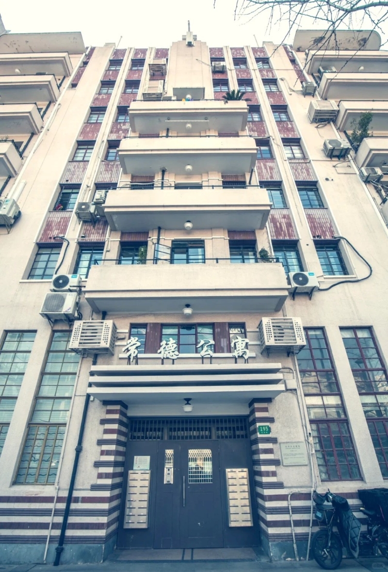 張愛玲與胡蘭成結織于上海常德公寓。