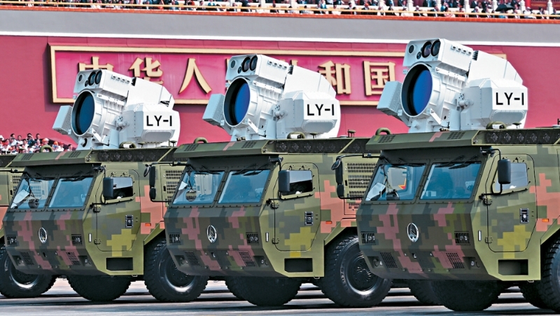 艦載防空武器方隊“LY-1”（燎原-1）在九三閱兵式上受檢。