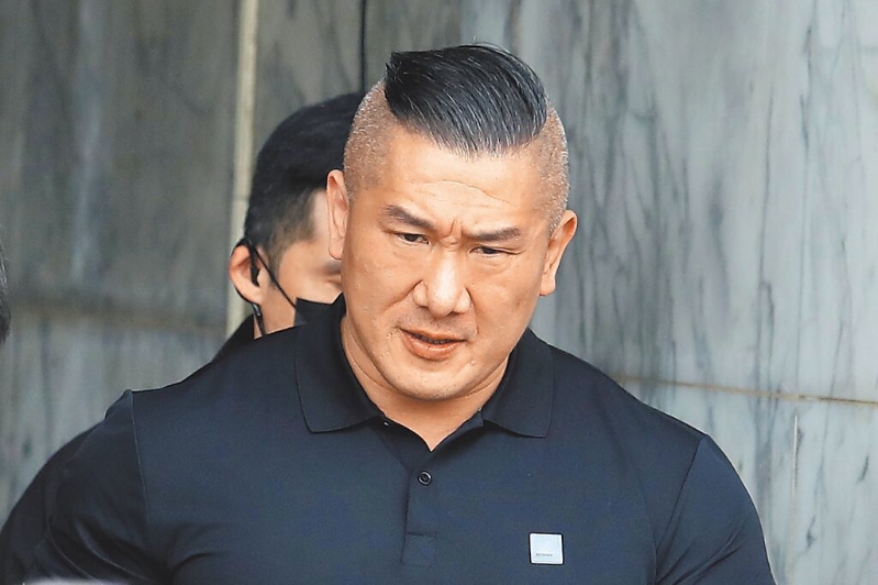 “館長”遭3名元老級員工毀滅式爆料。